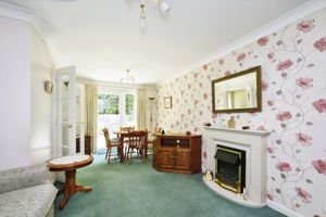 LIVING ROOM- click for photo gallery
